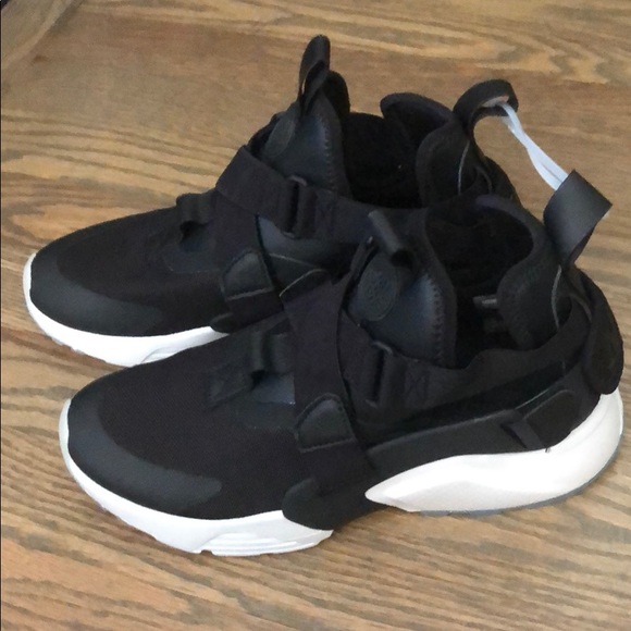 Nike Shoes - New Nike air women gym shoes size 7